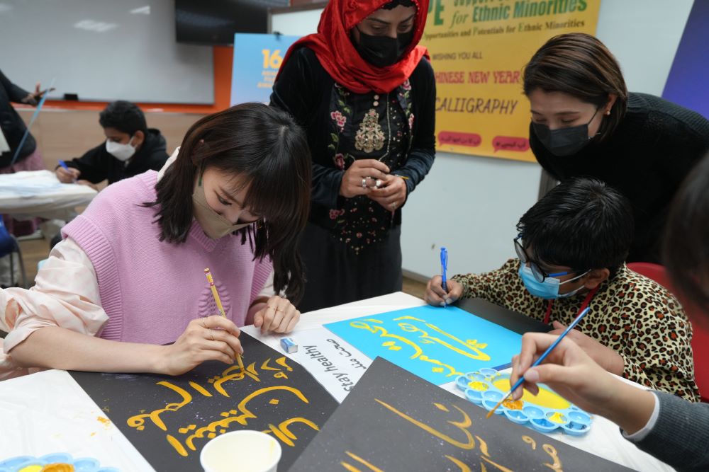 Ambassador with Ethnic Minority Children 